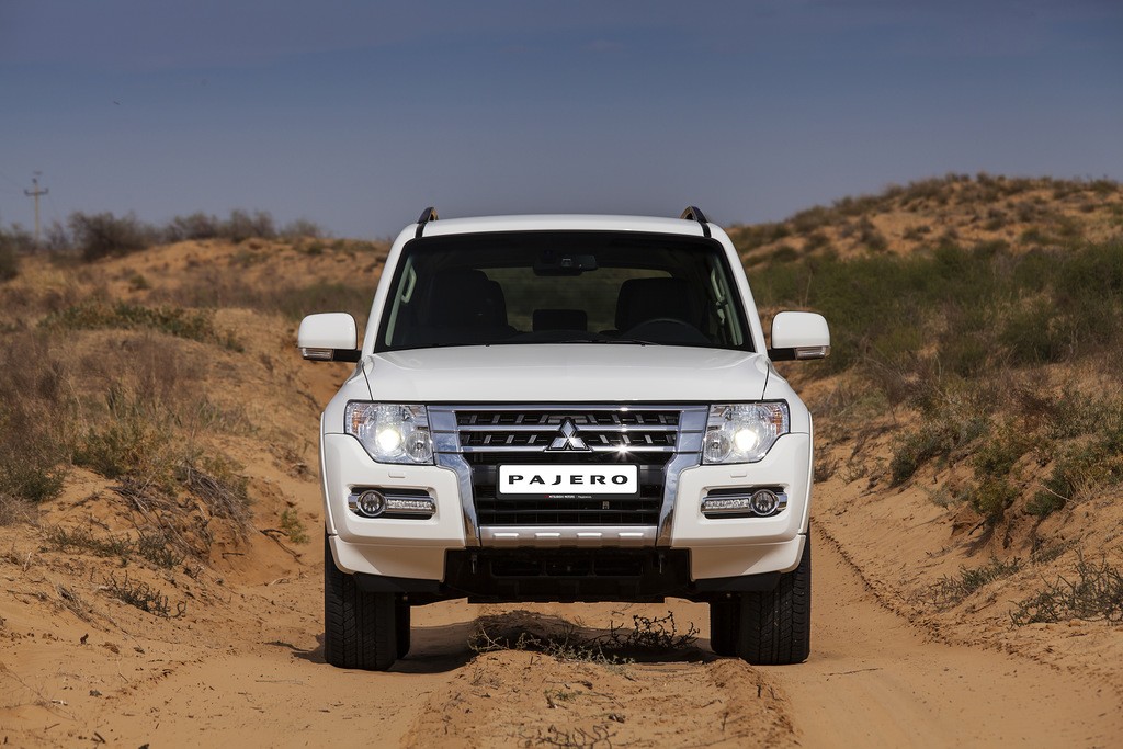 Mitsubishi pajero. Паджеро 4 2015. Митсубиси паджеро 4. Exclusive mitsubishi pajero. Мицубиси паджеро 2015.